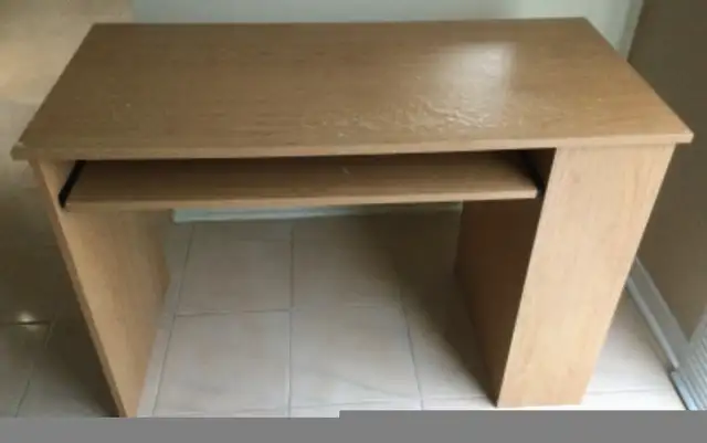 Computer Wooden Desk in Desks in Mississauga / Peel Region - Image 3