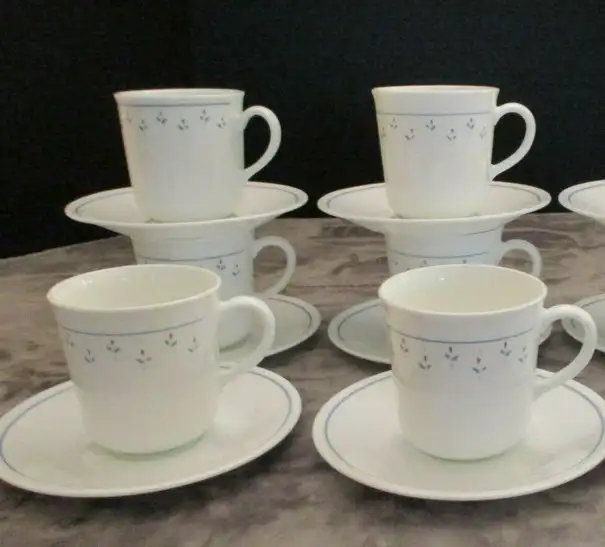 Vintage Set of 4 Corelle Microwave Corning, 4 cups and 4 Saucers in Kitchen & Dining Wares in Markham / York Region - Image 2