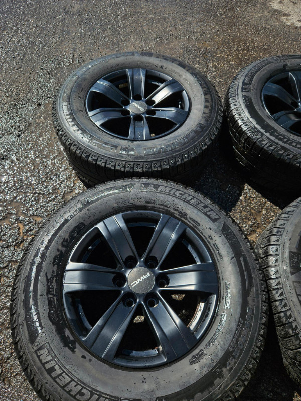17" Ford Avalanche Replica Wheels - Michelin Winter Tires dans Pneus et jantes  à Ville de Montréal - Image 3