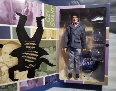 B 2D Here we have pre owned in box 2002 sideshow toys get smart chief. 12 inches tall. Please see pi...