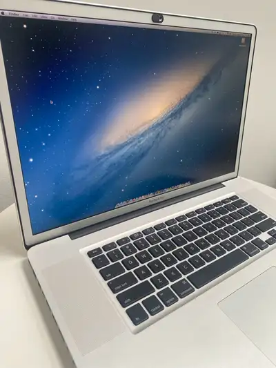 MacBook Pro laptop 17” , Mid 2010 Processor: 2.56 GHz Intel core 17 Memory: 8gb ram, 1067 MHz DDR3 G...