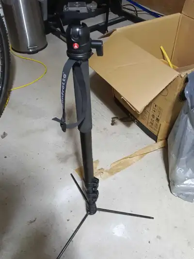light weight aluminium manfrotto 682b monopod $ 65 manfrotto 486rc 2 head $44 cash only pickup 1661...