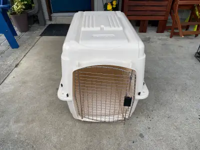 Kennel.  30x21x25, View more