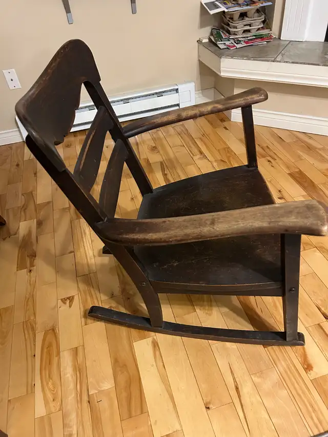 Vintage rocking chair. in Chairs & Recliners in City of Halifax - Image 5