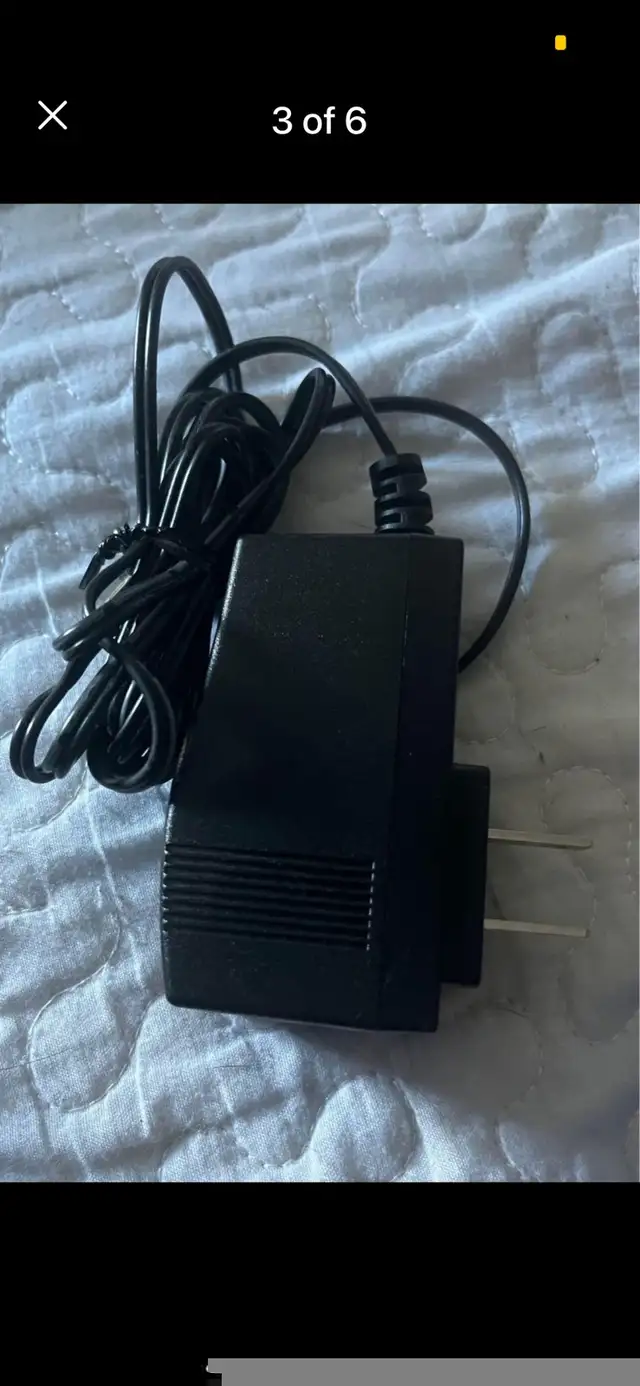 Netgear FS105 — 5 Port 10/100 Fast Ethernet  Switch Model: FS105 in Networking in City of Toronto - Image 4
