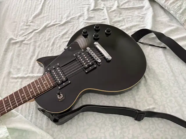 Univox Les Paul Style Guitar 63749434076419123