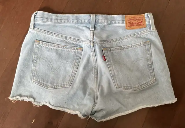 Levi’s Denim Shorts - size 30 in Women's - Bottoms in Oakville / Halton Region - Image 3
