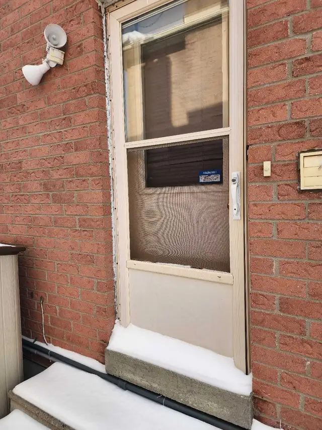 legal 2 bedrooms basement pickering.