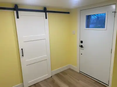 New apartment for rent in a friendly subdivision. Located in Waverley, only minutes to Bedford, Dart...