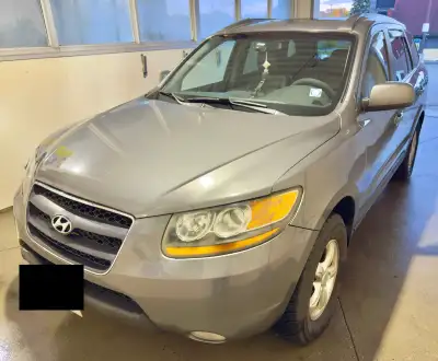 Selling my Hyundai Santa Fe 2009. It's in a good running condition. No issue. You can come and check...
