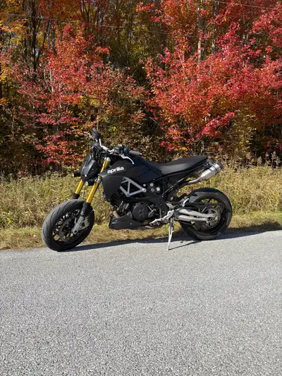 Moto acheter il y a deux ans entretien fait par un garage chaque année pneu neuf devant et échappeme...