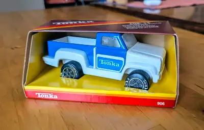 Never opened. In "like new" condition. Pickup Dundas and Dovercourt or South Etobicoke. Can deliver...