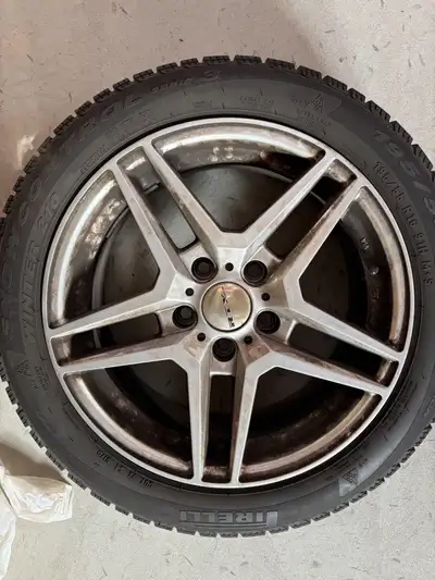 This set of 4 alloy rims comes with 16-inch snow tires (PIRELLI WINTER 210 SOTTOZERO SERIE II). They...
