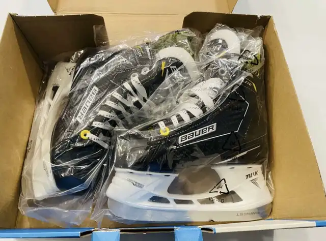 NEW BAUER SUPREME ELITE-size 1EE HOCKEY SKATES