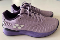 Yonex Tennis shoes/ Ladies 7.5