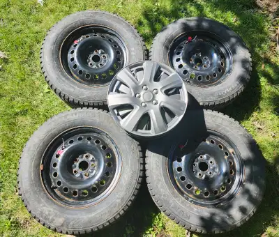 Ensemble prêt à poser pour l'hiver ! Vente de 4 pneus d'hiver Kumho WinterCraft SUV WS31 montés sur...