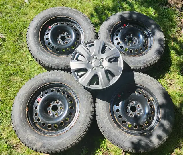 ​4 pneus d'hiver Kumho 245/65R17 sur rims d'acier + cap de roues in Tires & Rims in Laurentides - Image 2