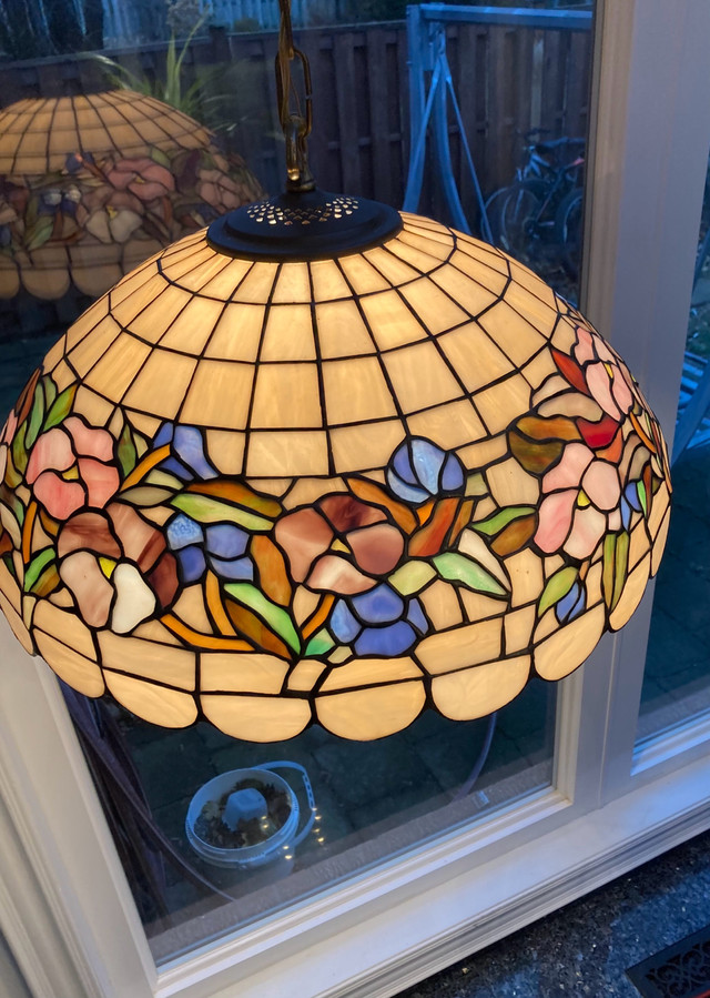 Tiffany chandelier, stained glass one light fixture in Electrical in Markham / York Region - Image 3