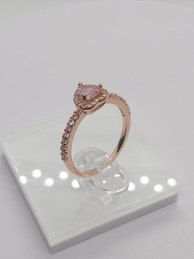 Bague pandora plaqué rose gold dans Bijoux et montres  à Ville de Montréal