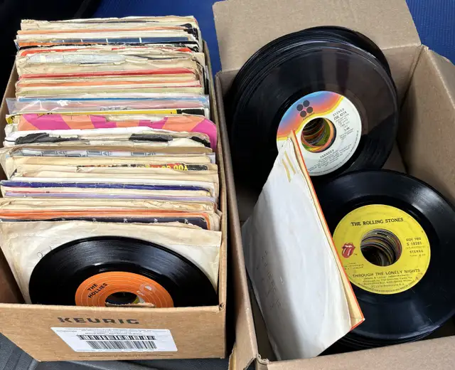 Vinyl 45’s and 78’s… $100 in Arts & Collectibles in Oshawa / Durham Region - Image 4