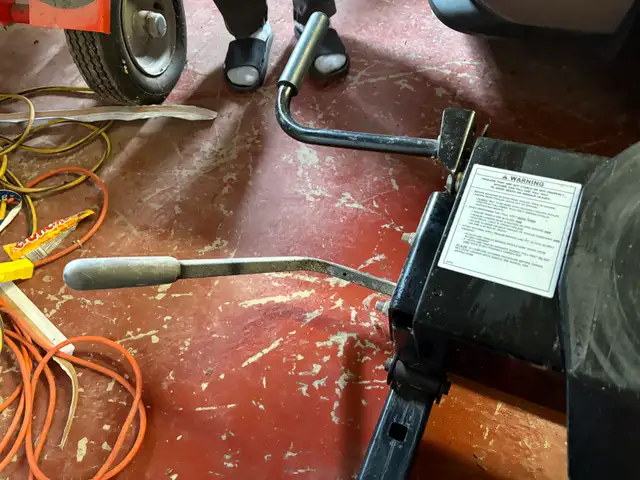 Reese Fifth wheel hitch in Other in Moncton - Image 4