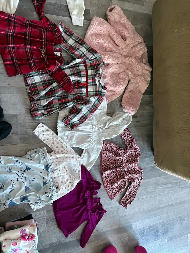 babygirl clothing 9months  in Clothing - 9-12 Months in Sarnia - Image 3