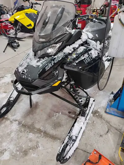 2022 skidoo renegade 900 ace non turbo. Damage to right front. $4500 plus tax. 5008 km. Also 2018 90...
