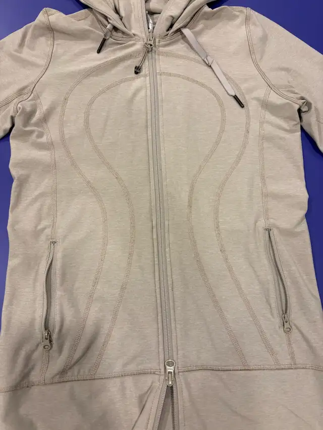 lululemon define hoodie beige size 4 in Women's - Tops & Outerwear in City of Toronto - Image 7
