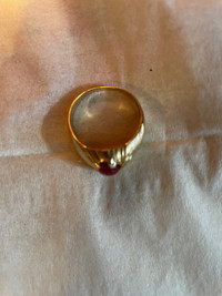 Woman’s Gold Ruby Red Ring 