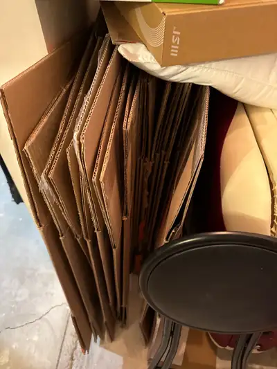 Got a bunch of moving boxes to get rid of. Pick up only in Tuscany