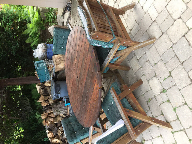 Cedar patio set in Patio & Garden Furniture in City of Toronto