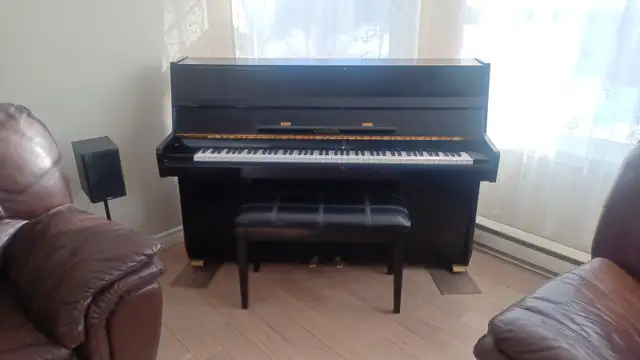 Piano laqué noir in Pianos & Keyboards in Sherbrooke - Image 2