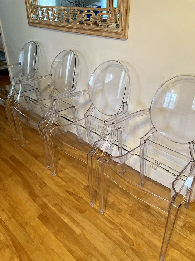 4 clear acrylic dining chairs in new condition. Structube Dining