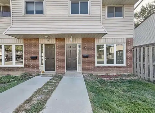 2 Weiden St. at St. Catharines’ Townhouse for Rent. Newly Renovated 3 Bed, 1 Living, 2 Bath Fully re...