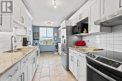 3 Bedroom Penthouse - Bryon