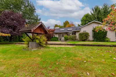 This large rancher is 3 Bedroom and 3 Bathroom. Is in good condition.. Sits on one acre in the Aberd...