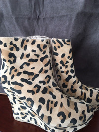 Leopard print ankle boot