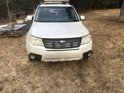 Je vends ma Subaru Forester 2009, un VUS fiable et confortable, idéal pour toutes les saisons. Ce vé...