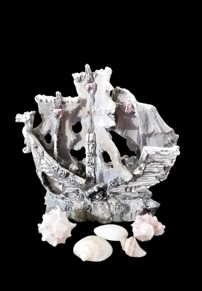 Dive in! What's the main creature calling this ship home – a betta or something else? Pick up in Hig...