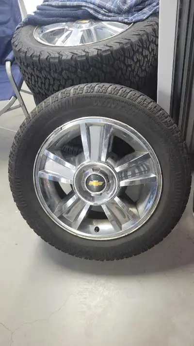 4 x Chevy chrome rims. From avalanche. Fits most Chevy trucks. Beautiful rims, just no need for them...