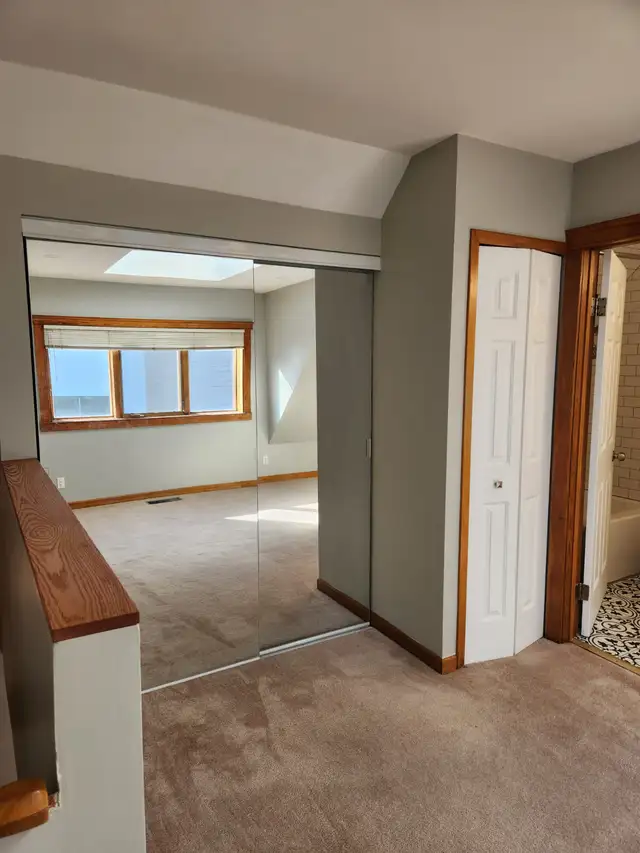 UPSCALE 2 LEVEL1 BEDROOM TOWNHOUSE IN BANFF , ULTRA QUIET SITE .