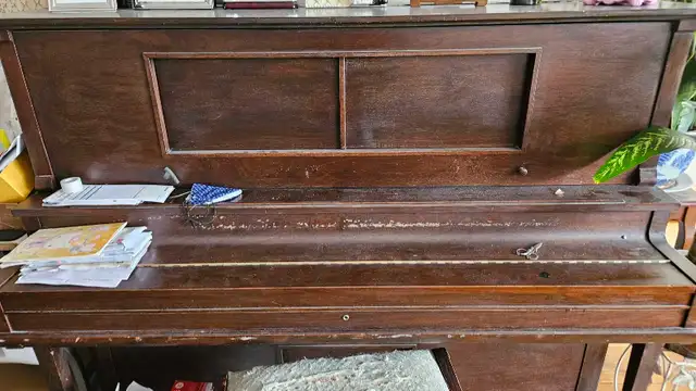 Free Upright Piano in Pianos & Keyboards in City of Toronto - Image 4