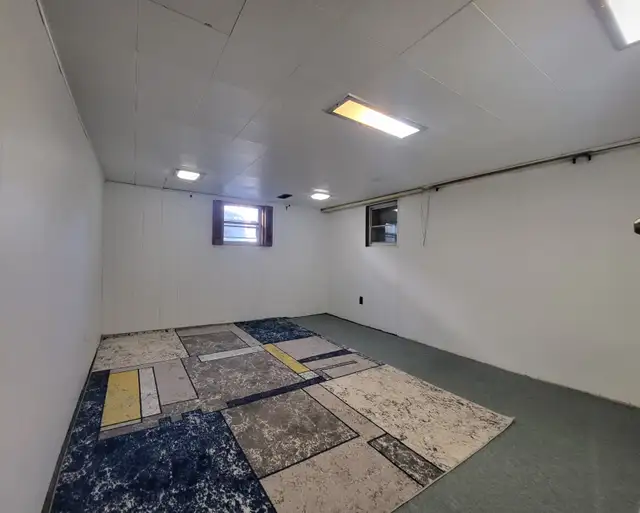 Basement Fully furnished room for rent, Close to Kiplingsubway