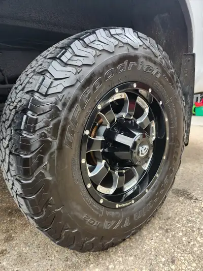 4 rims, and tires. Bf Goodrich. LT285 70 R17. The rims are in perfect condition no Road rash or ding...