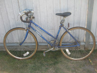 Vintage 1985 Ladies Blue Free Spirit Dynasty 10 Spd.Road Bike