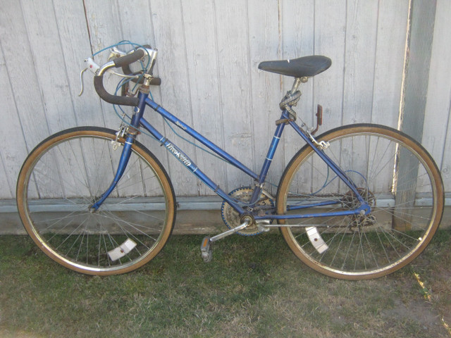 Vintage 1985 Ladies Blue Free Spirit Dynasty 10 Spd.Road Bike in Road in Delta/Surrey/Langley
