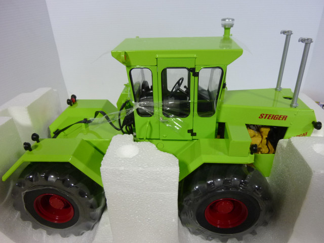 1/16 STEIGER WILDCAT Farm Toy Tractor in Toys & Games in Regina - Image 2