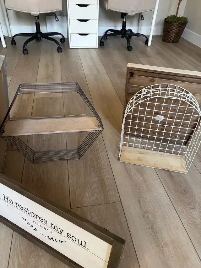 FREE wooden pictures and shelves in Home Décor & Accents in Strathcona County - Image 2