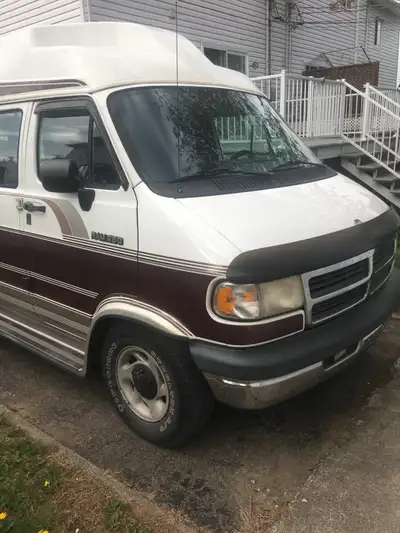 Découvrez ce Dogde Ram 250 1994 113 600 mille mille au compteur Vient des États-Unis Toujours remisé...