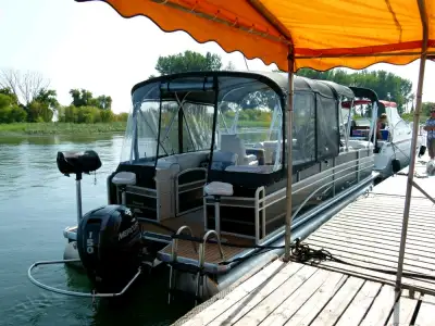 Ponton 25' Premier Alante 2014 – Mercury 150 HP – env. 500 h doit partir avant le 10 septembre Très...
